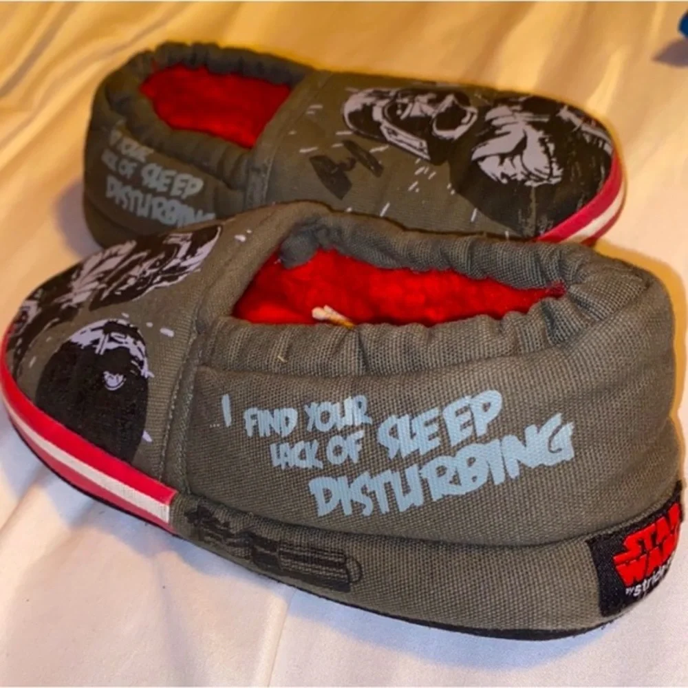 STRIDE RITE | Star Wars | Darth Vader | house slippers | Kids Size Y 2-3
